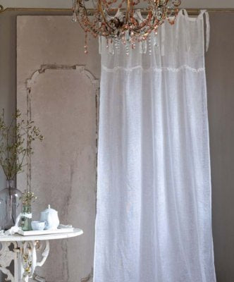 Tenda bianca in lino