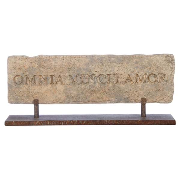 Stele Decorativa “Omnia Vincit Amor”