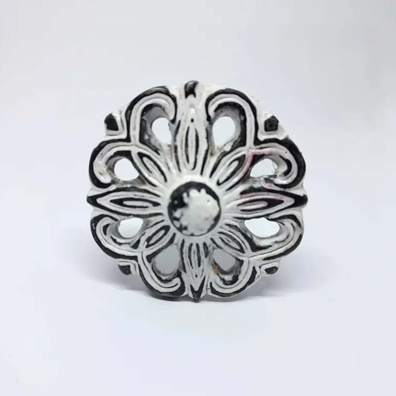 Pomello in ferro “Strong Flower”